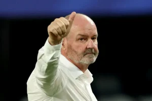 Scotland's head soccer coach steps down after receiving a contract extension