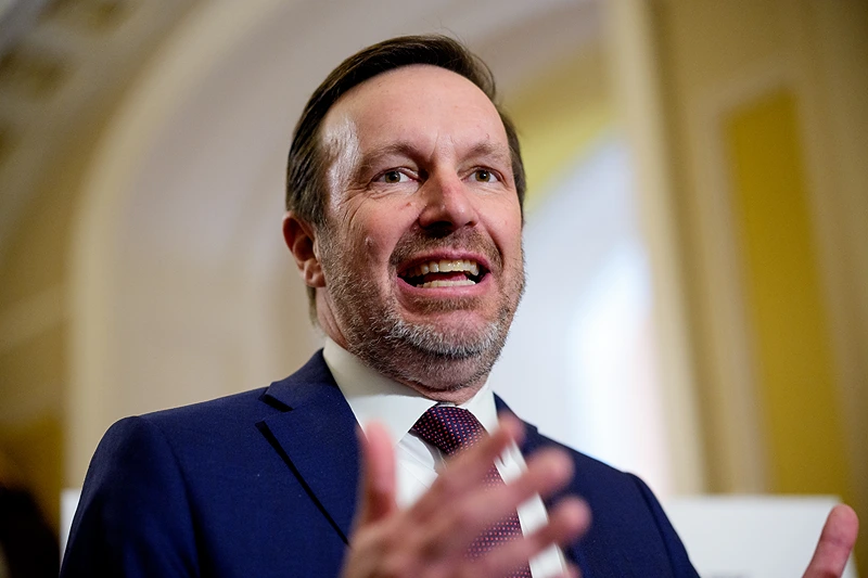 Senator Murphy proposes legislation to increase the federal minimum wage to $25 an hour.