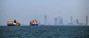 Shipping Tycoon Claims Iranian Fees Justified to Access Strait of Hormuz