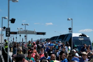 Soccer fans endure more travel difficulties for World Cup game at MetLife