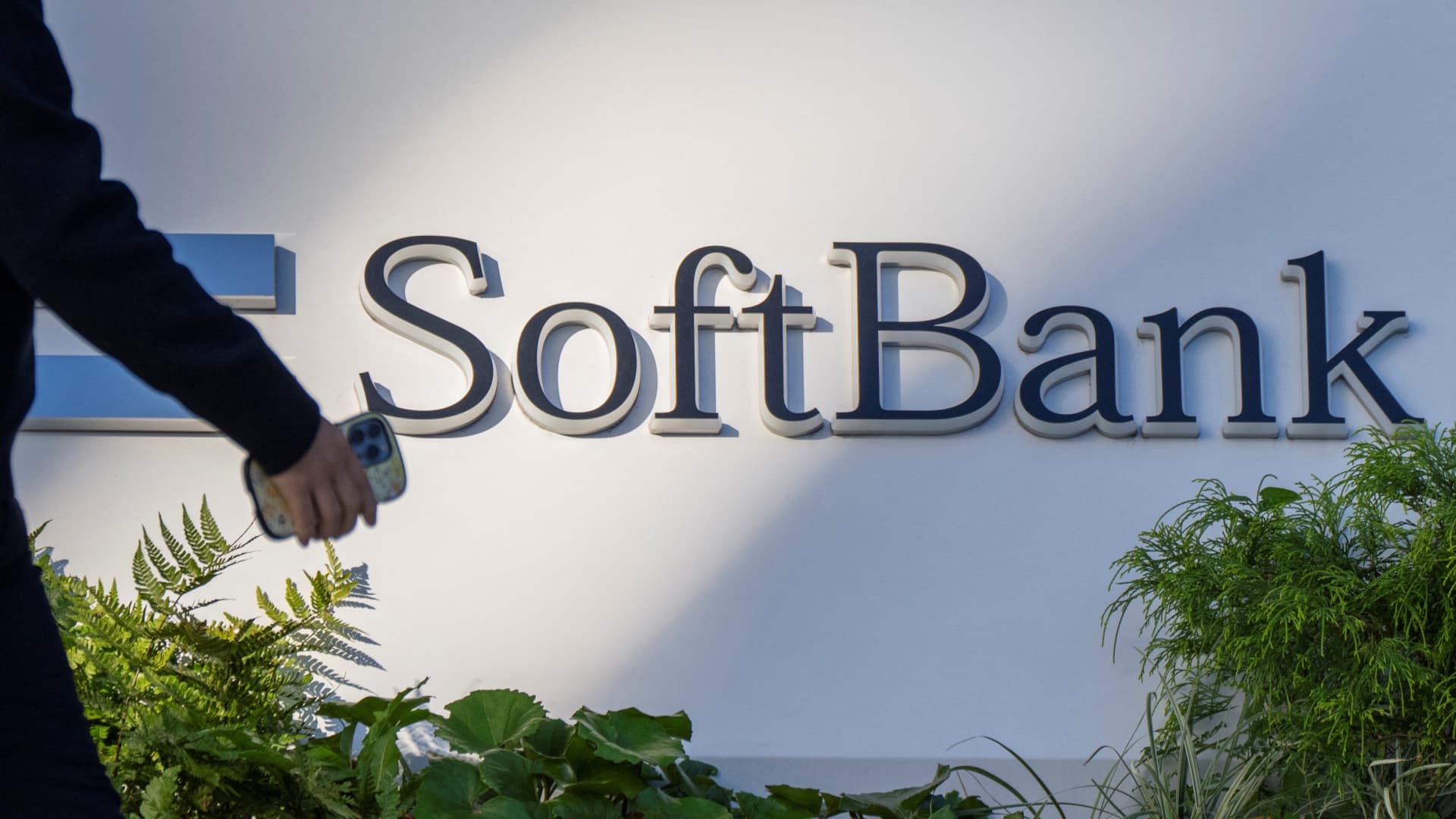 SoftBank drops 11% as Asian tech sector follows U.S. losses