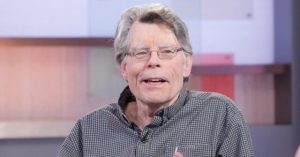 Stephen King, a critic of Trump, describes the Lincoln Memorial Reflecting Pool as 'very beautiful' while mainstream media criticize the renovation.