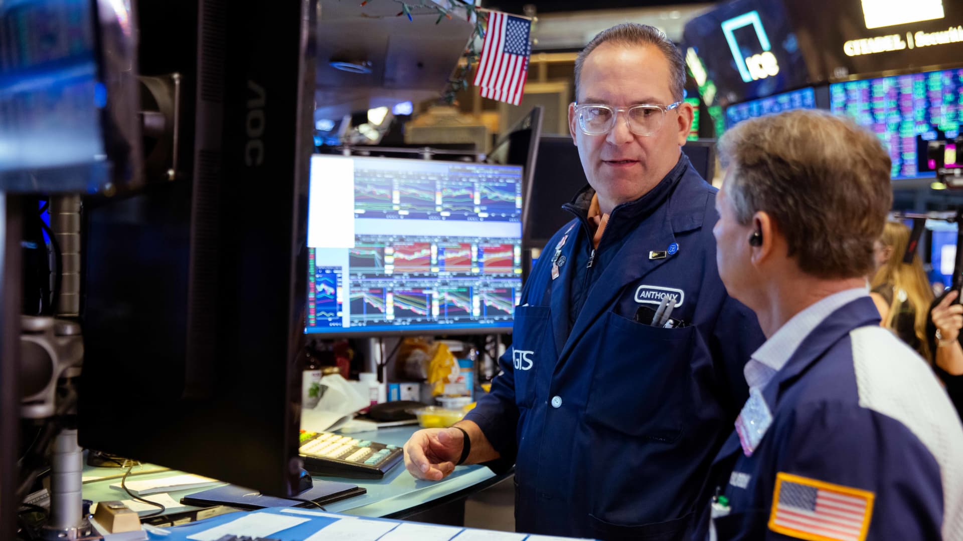 Stock futures remain mostly stable after a recovery in chip stocks boosts the S&P 500 for a positive day: Live updates