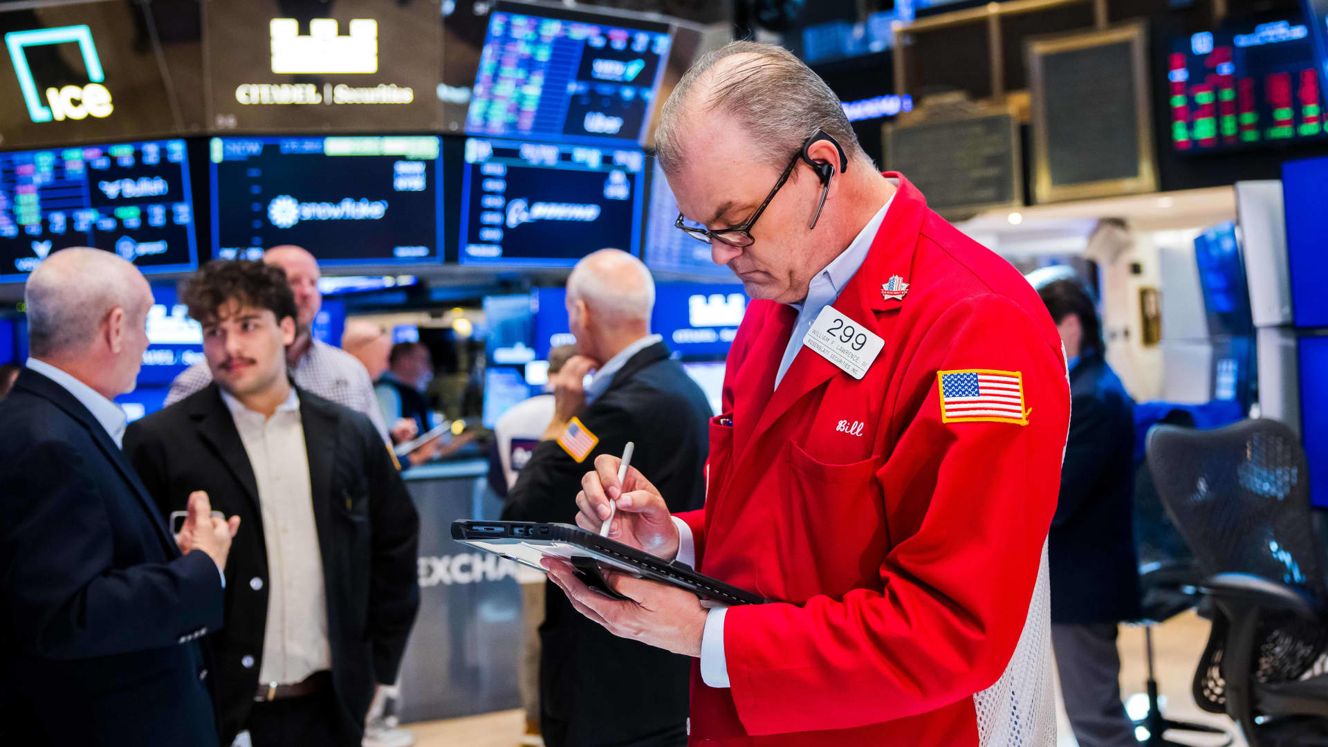 Stock futures remain mostly stable after the S&P 500 sets another record: Live updates