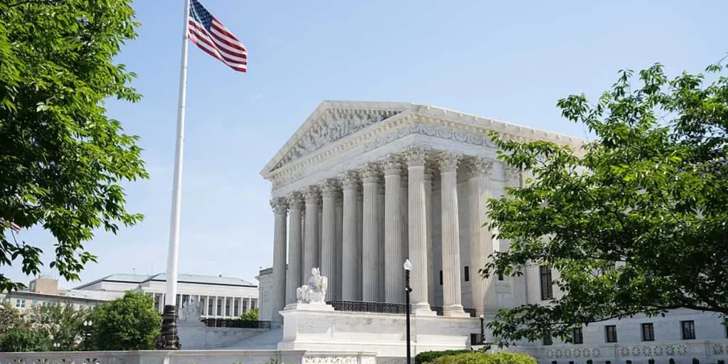 Supreme Court supports Trump administration's stance on asylum-seekers