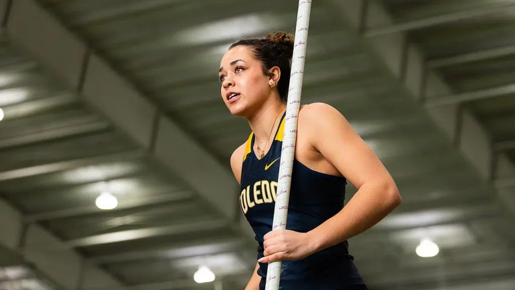 Toledo pole vaulter Eva Moran passes away in a three-car accident in Ohio at the age of 19