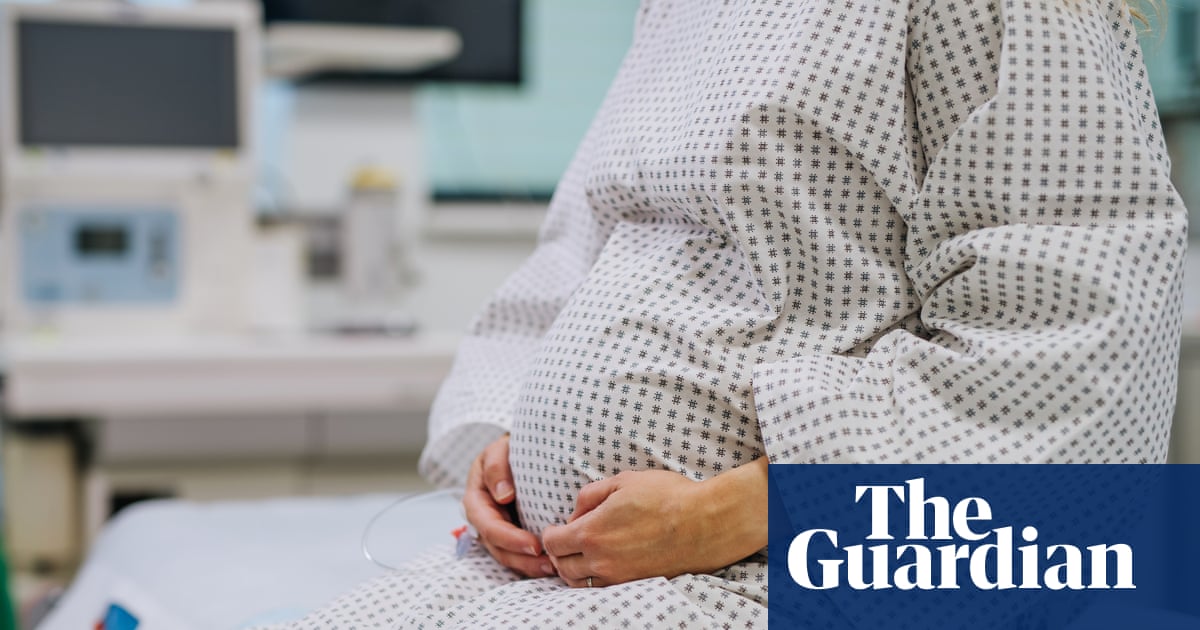 Top OB-GYN organization disagrees with CDC on maternal vaccination timeline