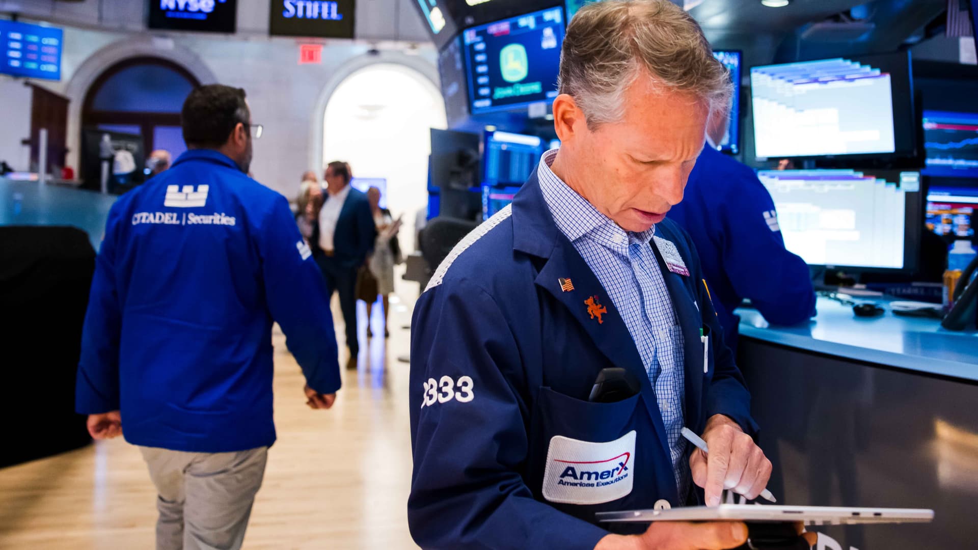 Trader seeks protection amid chip market recovery