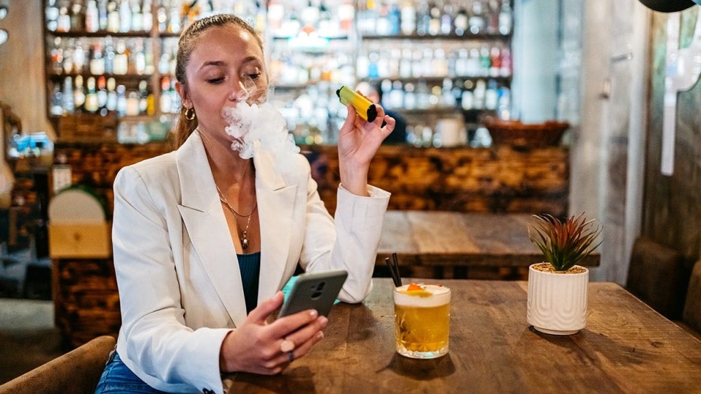 Transitioning from cigarettes to vapes associated with increased risk of eye disease