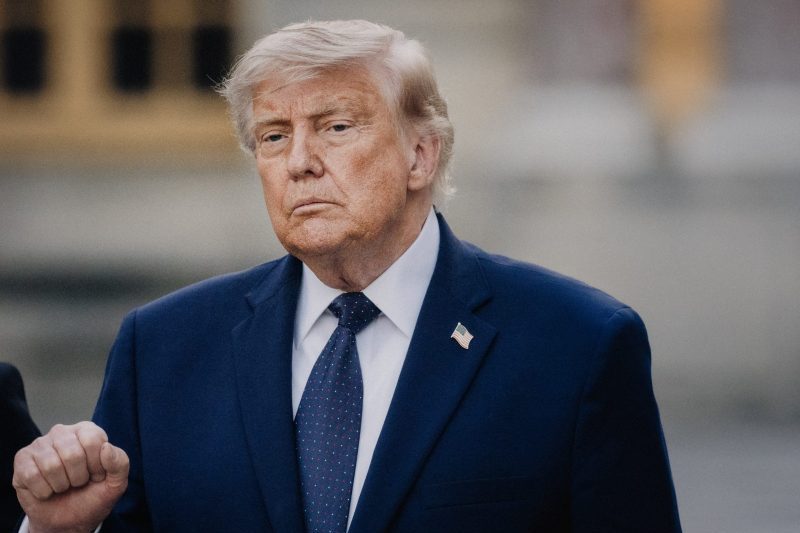 Trump criticizes false reports: U.S. will not provide $300B to Iran as part of peace agreement.