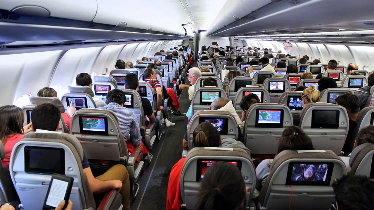 UK considers a shared national ban list for unruly airline passengers