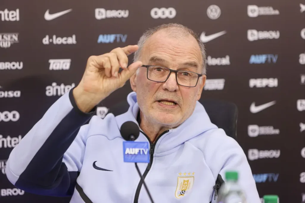 Uruguay's national team holds FIFA responsible for travel issues before their World Cup debut.