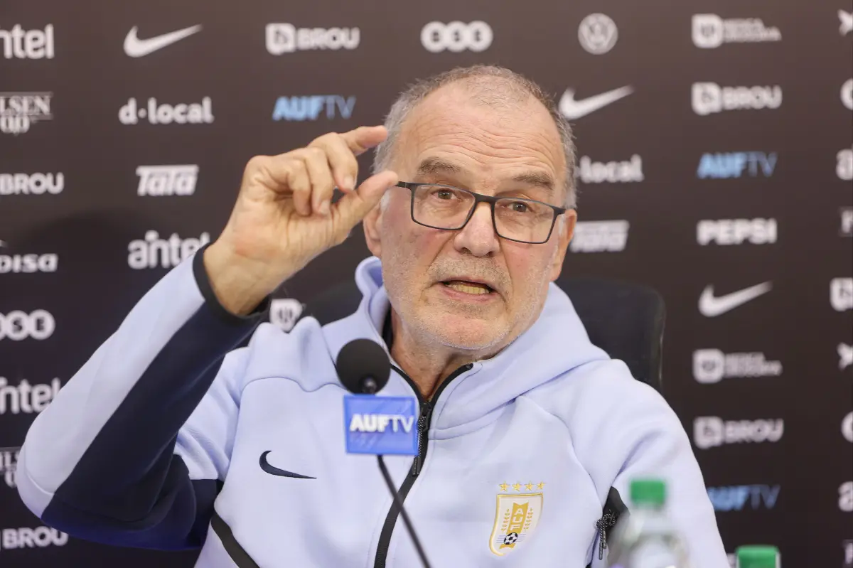 Uruguay's national team holds FIFA responsible for travel issues before their World Cup debut.