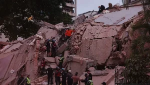 Venezuela earthquakes force baseball fans to leave stadium in new video