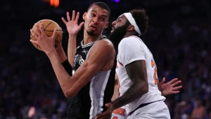 Victor Wembanyama repeatedly told Mitchell Robinson 'I’m in your head' after getting hit in the face.