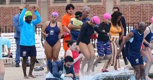 Video: NY Mayor Mamdani Dives Fully Dressed into Community Pool