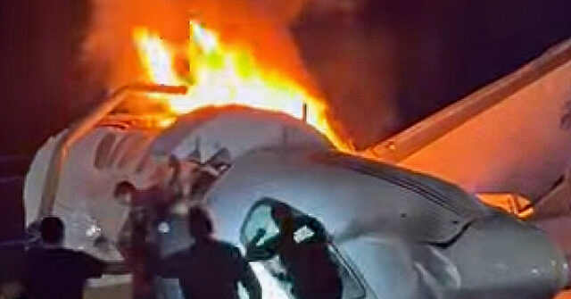 Watch as rescuers save survivors from a plane crash on a Texas highway.