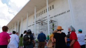 Workers take down Trump’s name from the Kennedy Center following the rejection by the appeals court.