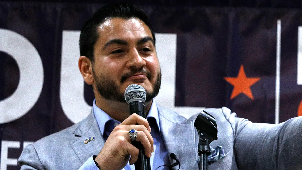 Abdul El-Sayed advocates for freeing prisoners in his campaign for the Michigan Senate