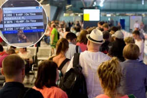 Airline gives reward for giving up seats on full flight