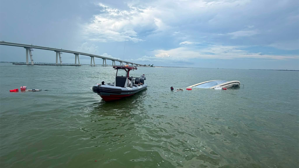 Coast Guard rescues 8 from capsized boat in Florida