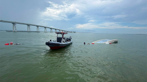 Coast Guard rescues 8 from capsized boat in Florida
