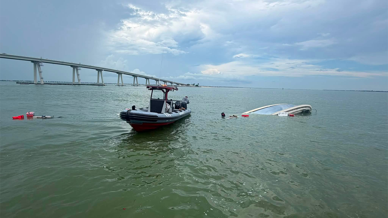 Coast Guard rescues 8 from capsized boat in Florida
