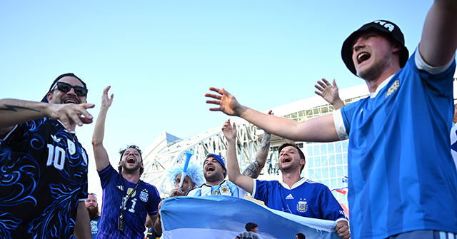 Fans in Argentina Find and Return Man's Lost Wallet by Shouting His Name