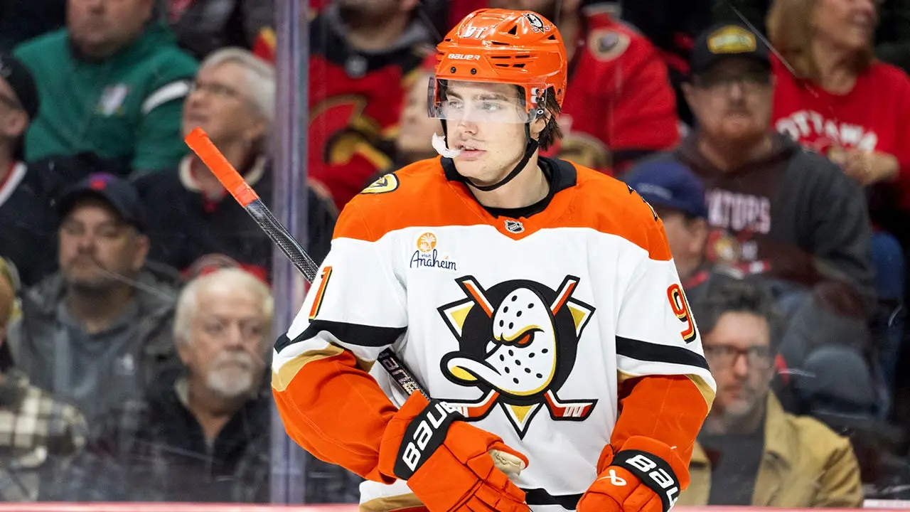 Flyers present impressive offer sheet for Ducks standout Leo Carlsson in major NHL deal