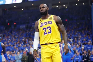 LeBron James seeks to join either the Warriors or the Cavaliers