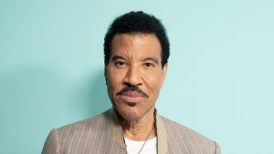 Lionel Richie expresses gratitude to fans following health issues and concert cancellations.