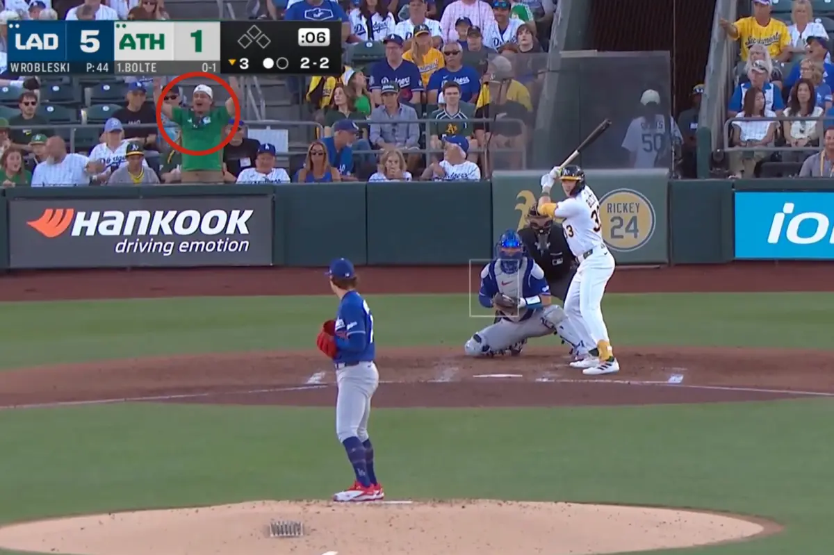 Mexican fan brings World Cup 2026 spirit to Dodgers game
