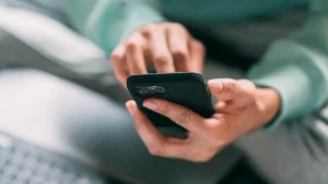 Scam text from unknown number deceives parents with a phony broken phone story