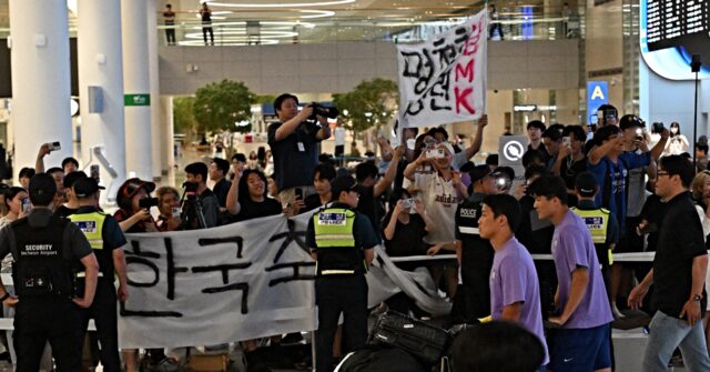 South Korea Soccer Team Faces Aggressive Crowd at Airport Early Morning After World Cup Defeat