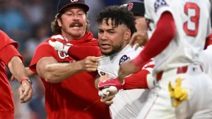Willson Contreras involved in brawl, throws helmet at Nationals pitcher