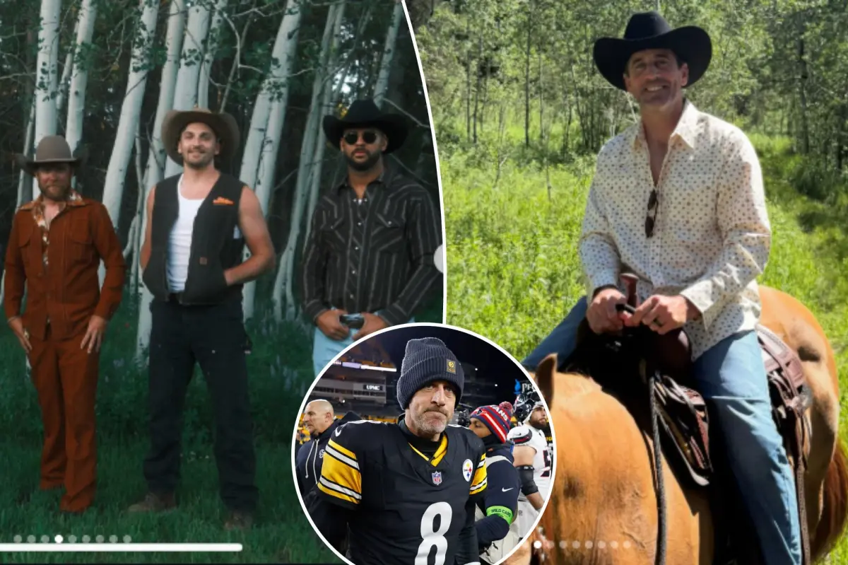 Aaron Rodgers posts pictures of Steelers' bonding time before final season.