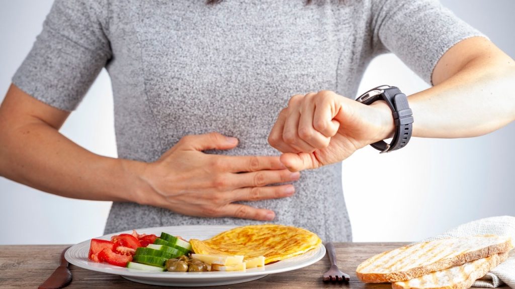 An 8-hour eating period could help slow cognitive decline in women, according to research.