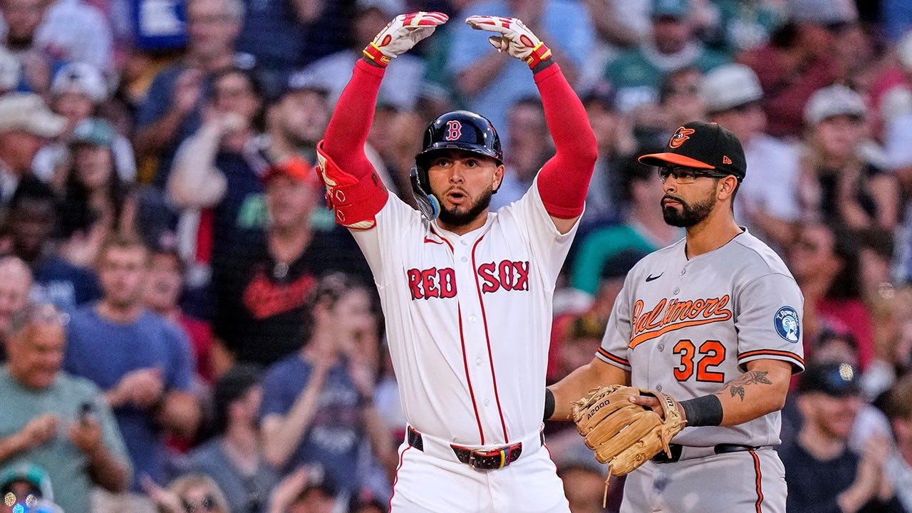 Boston Red Sox's 15-game winning streak ends, just shy of tying the franchise record