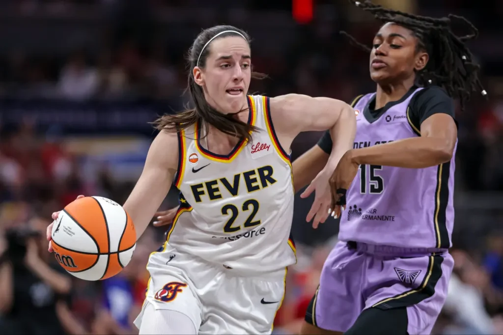 Caitlin Clark continues to have a minutes limit ahead of the Liberty game.
