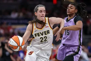 Caitlin Clark continues to have a minutes limit ahead of the Liberty game.