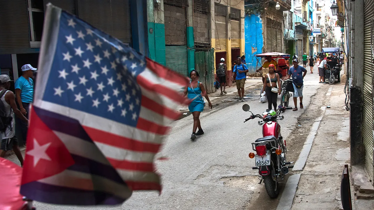 Cuba experiences a countrywide power outage due to a failure of the electrical system.