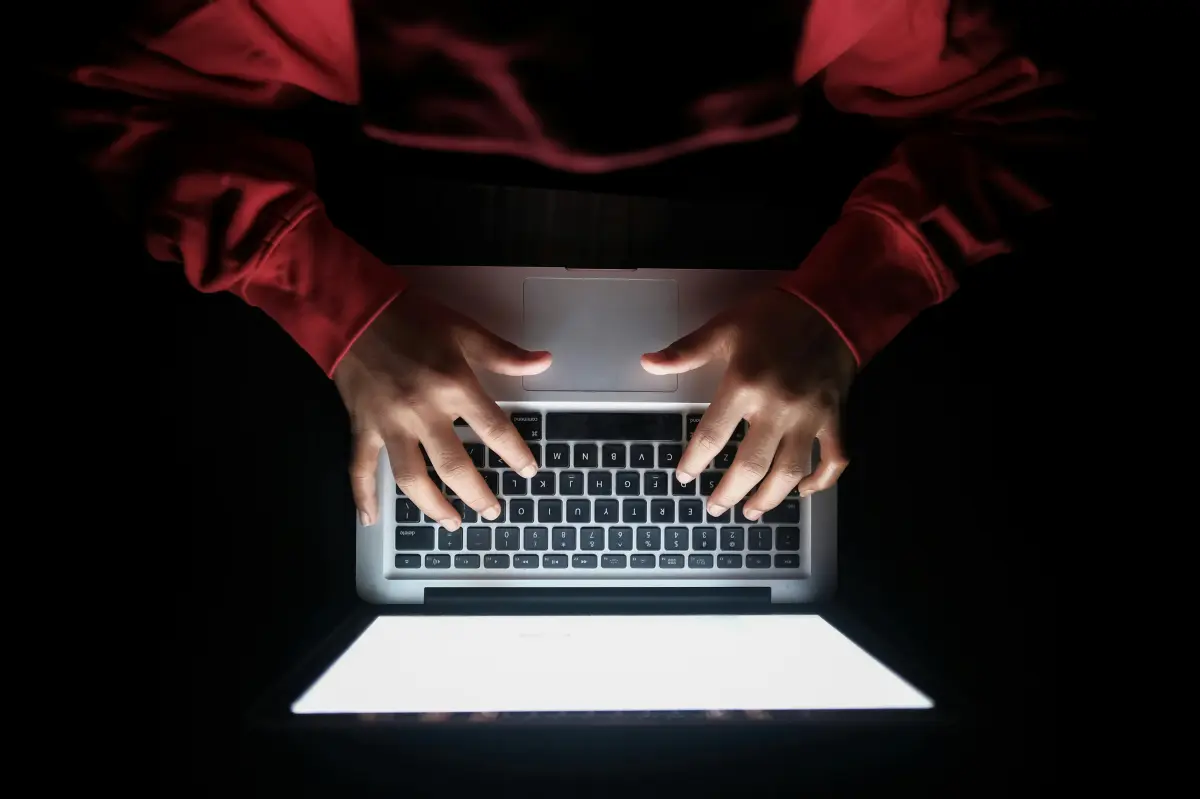 Dear Abby: They may not have been intimate, but these emails definitely seem like betrayal to me