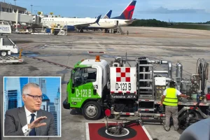 Delta CEO indicates that increased airfare prices may persist despite falling oil prices.