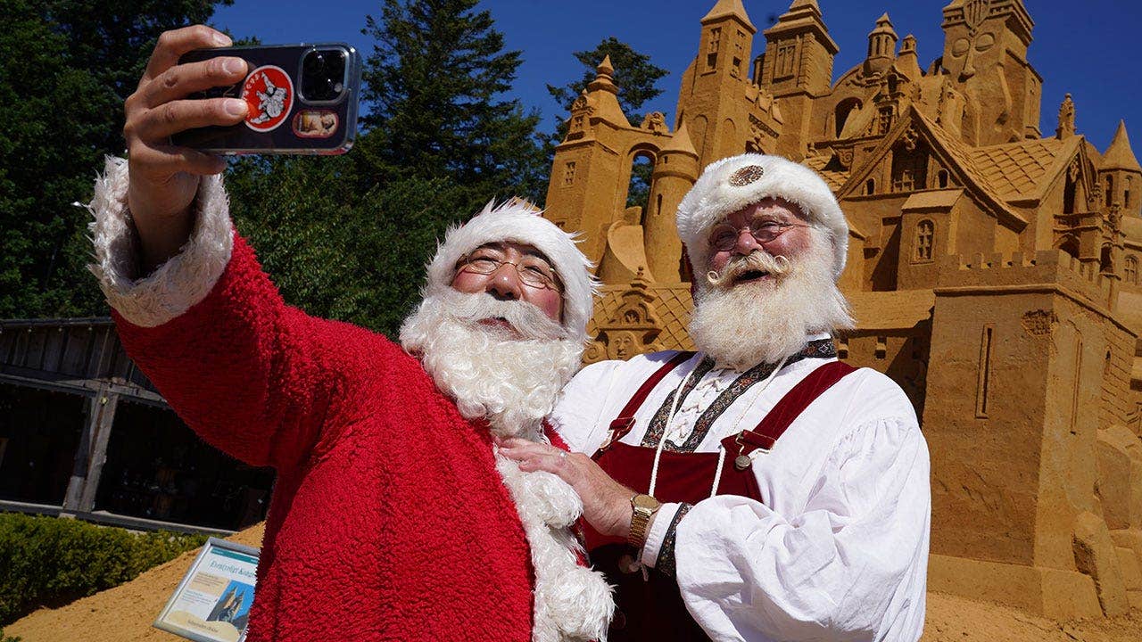 Denmark holds World Santa Claus Congress while Europe suffers from July heat