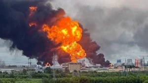 Drone and missile attacks from Ukraine reduce the production capacity of Russian oil refineries.
