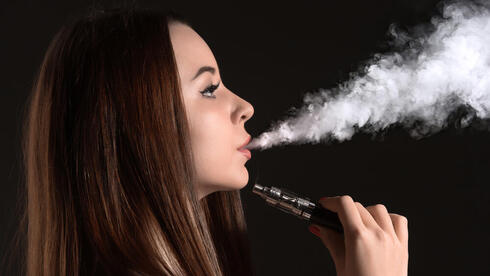 Ex-smokers who use vapes are at greater risk of lung cancer and death, study reveals