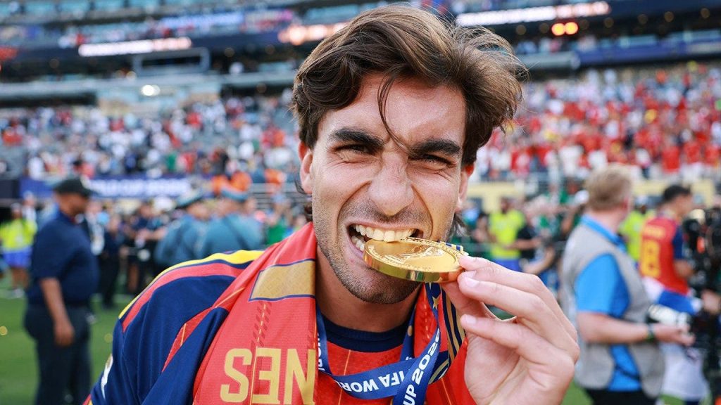 Ferran Torres sports a 'Make Spain Great Again' cap during World Cup parade.
