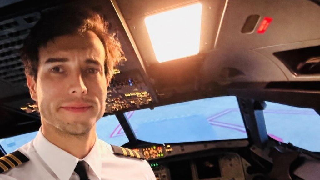 Flight instructor leaps from Cessna while student safely lands aircraft
