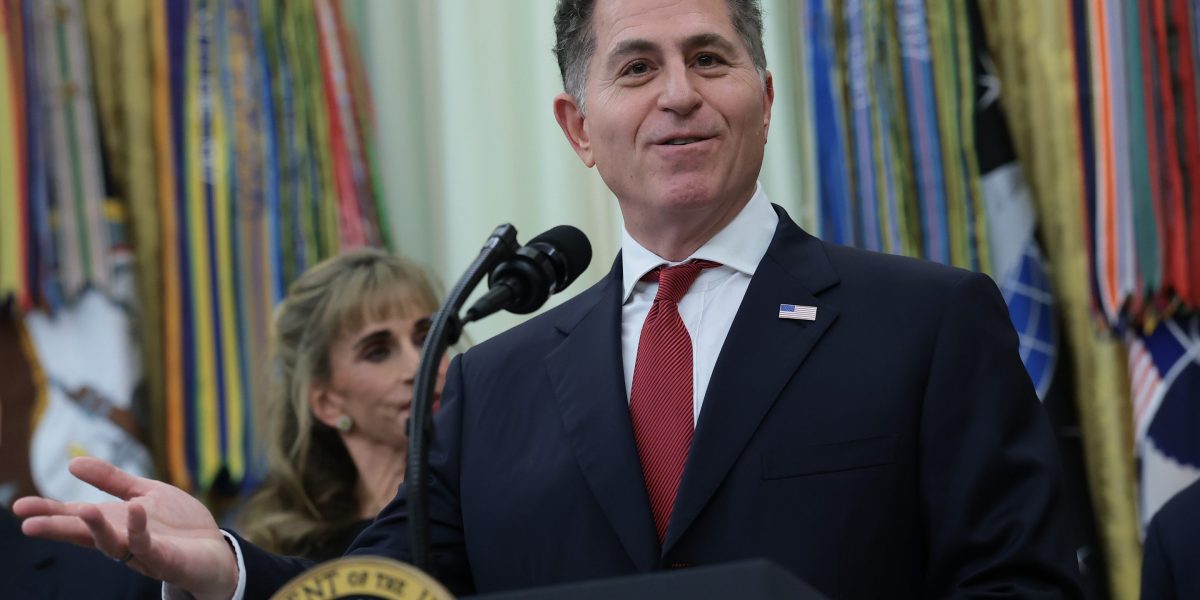 Former White House ethics lawyer says presidents shouldn't choose favorites, yet Trump continues to select Dell.