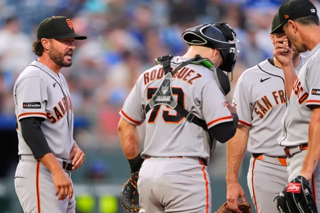 Giants experience their worst fall season with a 17-game deficit after losing to the Royals